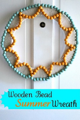 Summer wreath of wooden beads
