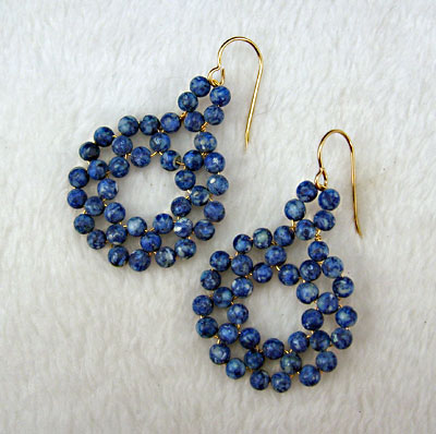 Earrings of round beads