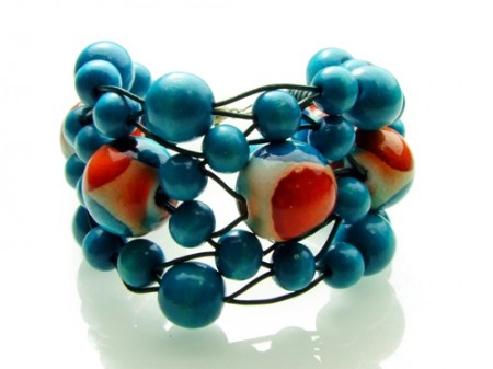 Original bracelet of wooden beads