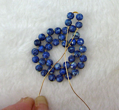 Earrings of round beads