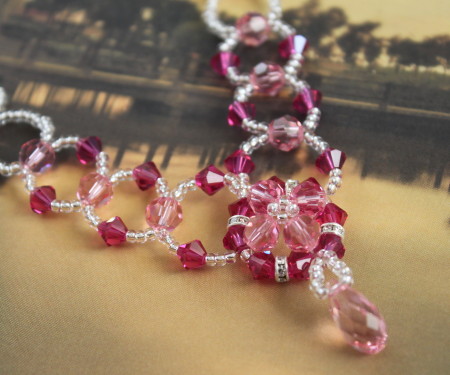 Necklace with floral motif