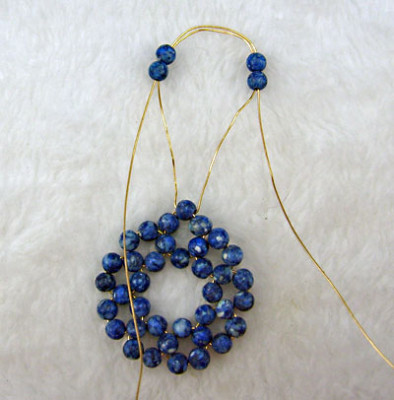 Earrings of round beads