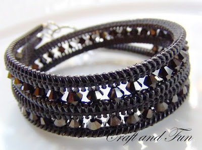 Bracelet from zippers and beads