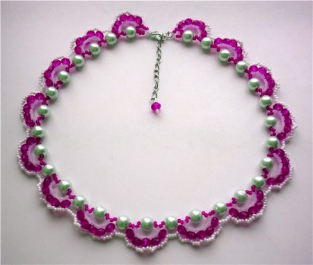 Bead necklace. The weave pattern