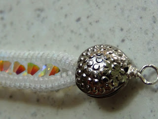 Bracelet from zippers and beads