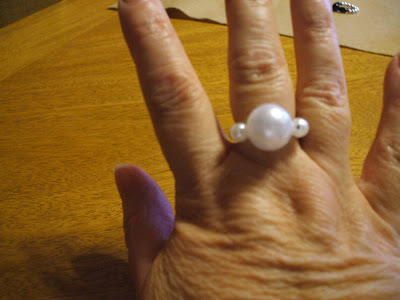 A very simple bead ring