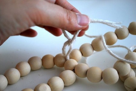 Summer wreath of wooden beads