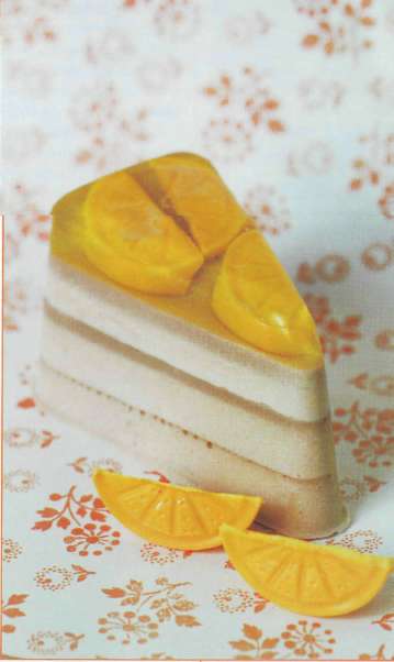 Cake with lemon slices