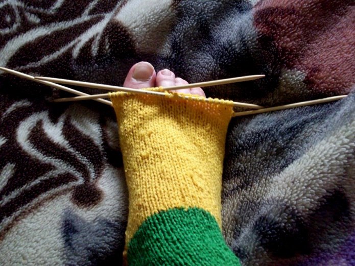 вязание носков на 5 спицах по кругу без убавок