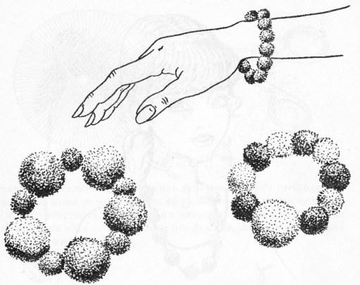 Браслеты из помпонов
